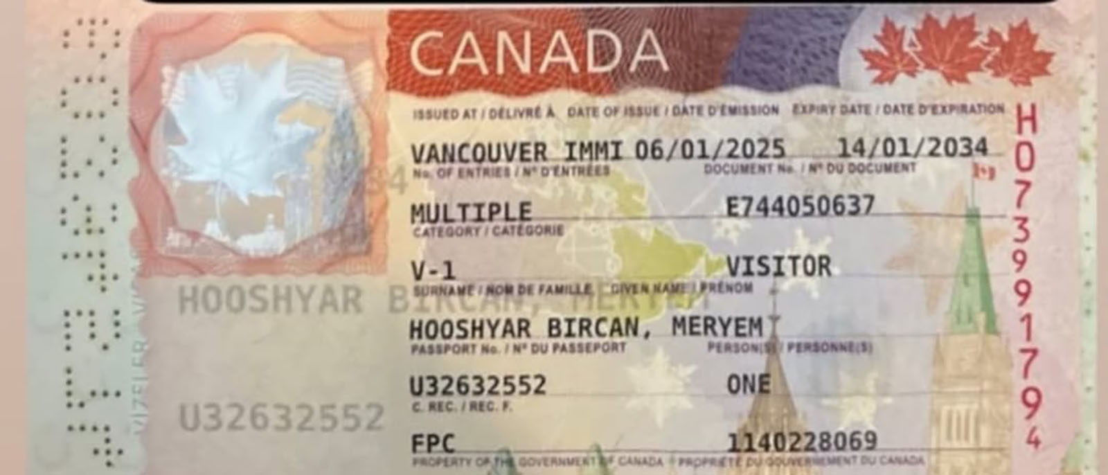 نمونه ویزای کانادا مولتیپل روی پاسپورت با درج نوع Visitor و Multiple Entry