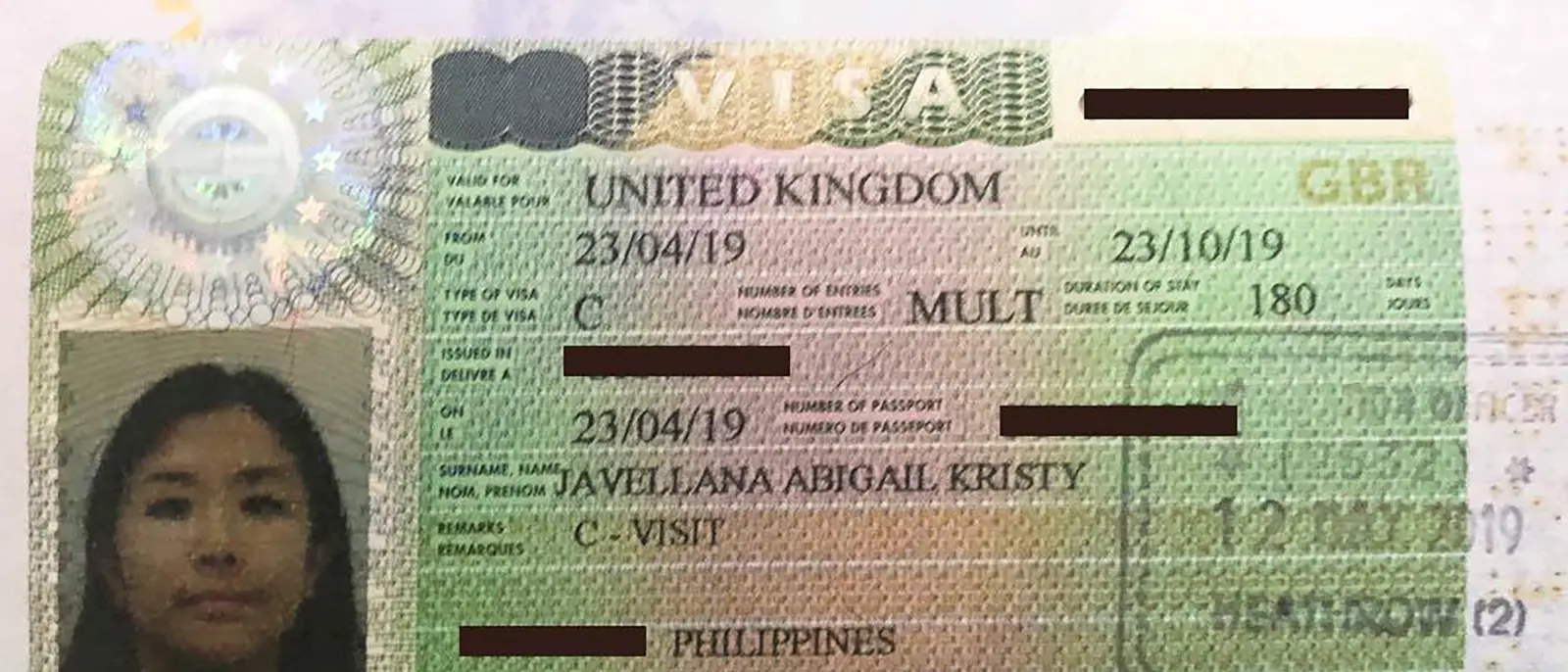 نمونه ویزای انگلیس نوع C Visitor چندبار ورود الصاق‌شده در گذرنامه